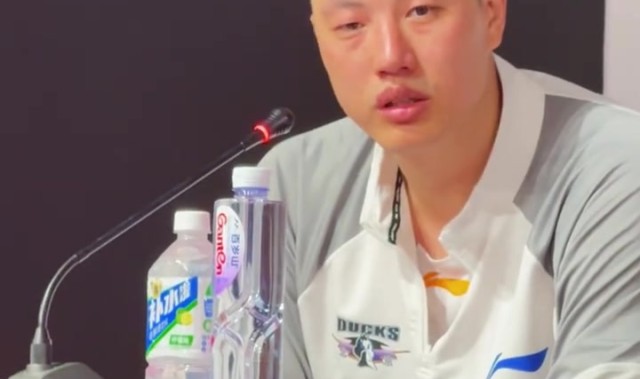 开云APP-15分11板！翟晓川：没太去想自己的数据 就是尽可能做好自己