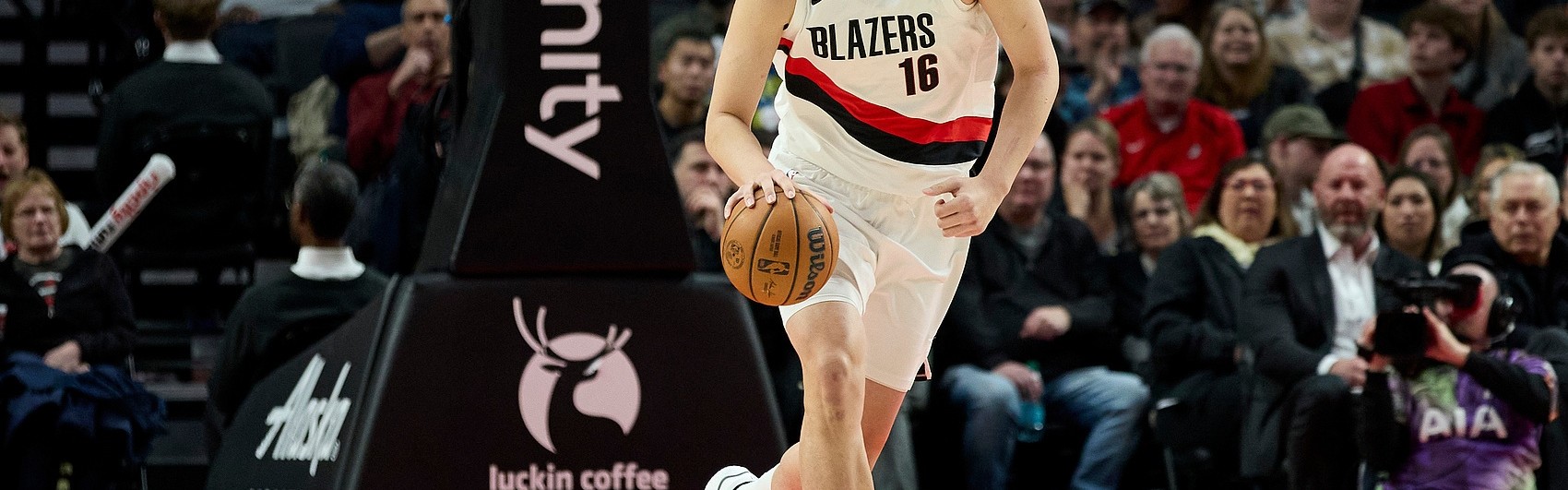 拓媒：别让夏普发边线球了 也就火箭没绝杀 应让传球好的杨瀚森发