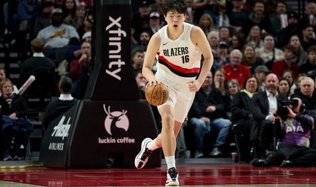 拓媒：别让夏普发边线球了 也就火箭没绝杀 应让传球好的杨瀚森发