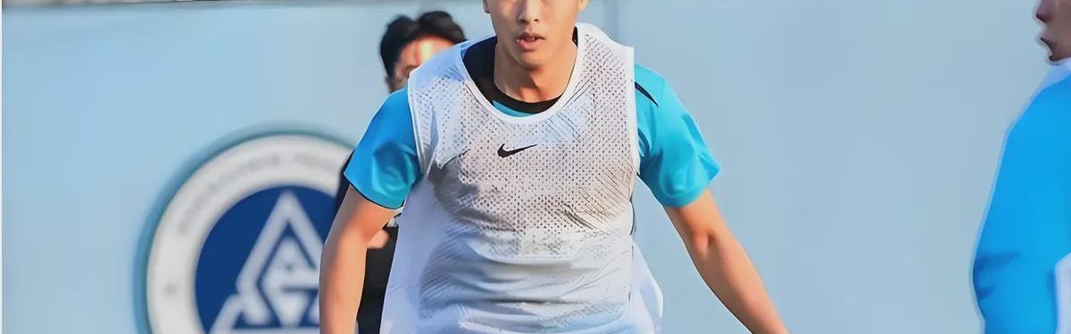 开云体育下载-从希望之星到“玻璃人”：戴伟浚的两次冬训，中国足球的一声叹息